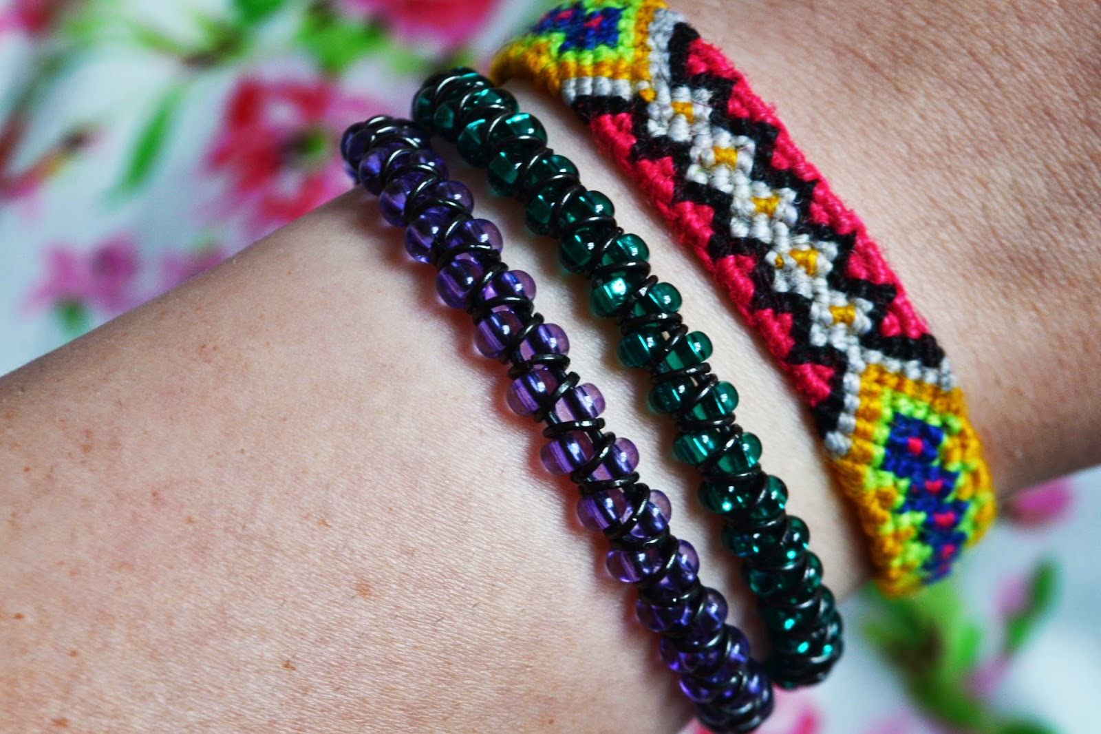 THE BEAD SHOP SEED BEAD AND JUMP RING BRACELET KITS GraceBee