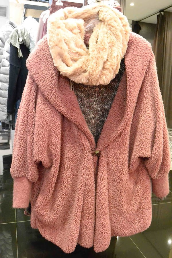 "Abrigo grande rosado"