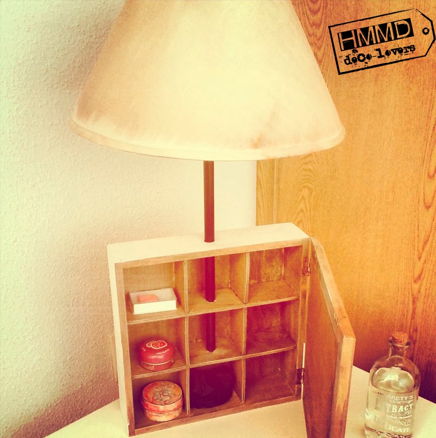 Lámpara vintage para mesita de noche con caja de té de madera, original_vieja_handmademania_HMMD vintage lamp old wood_night_bedroom_romantic