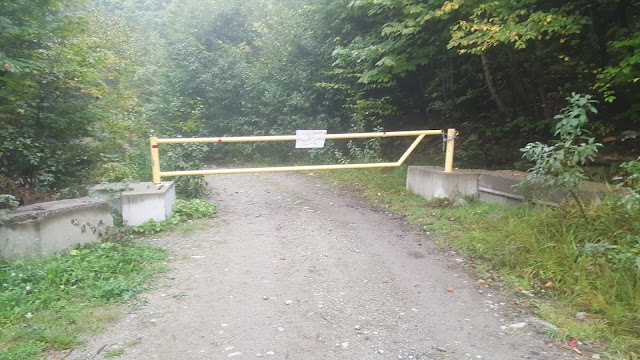 Stationnement pour le sentier vers le mont Crocker et Redington