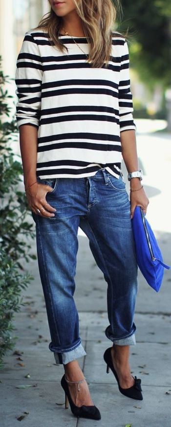 what to wear with a stripped top : boyfriend jeans + bag + heels