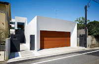 foto de fachada de casa moderna con cochera en fachada