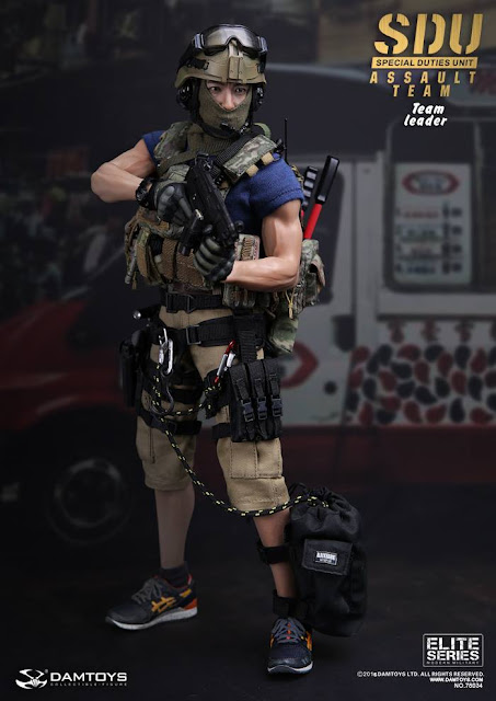 toyhaven: Art-Figures: SAVES Punisher: War Zone Figure REVIEW II