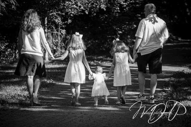 ©2015 MHaas Photography family photography, louisville, ky family photos, anchorage park, family portraits, sisters, three girls