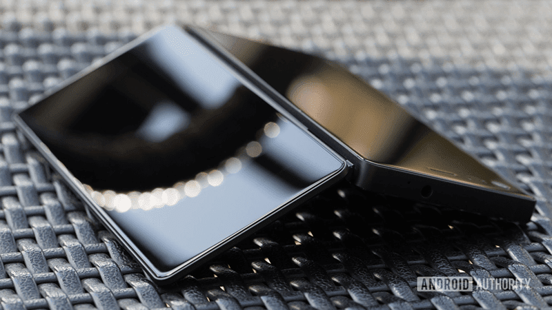 ZTE Axon M With Foldable Dual Screen Will Launch This October ZTE Axon M With Foldable Dual Screen Will Launch This October