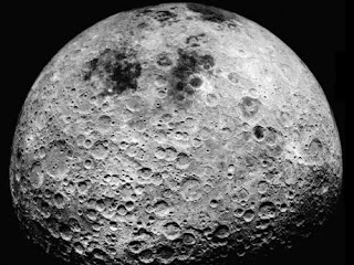 من على بعد مليون ميل من الأرض كاميرا EPIC تلتقط لنا صورة الوجه الآخر للقمر الذي لم نره منذ 1959 