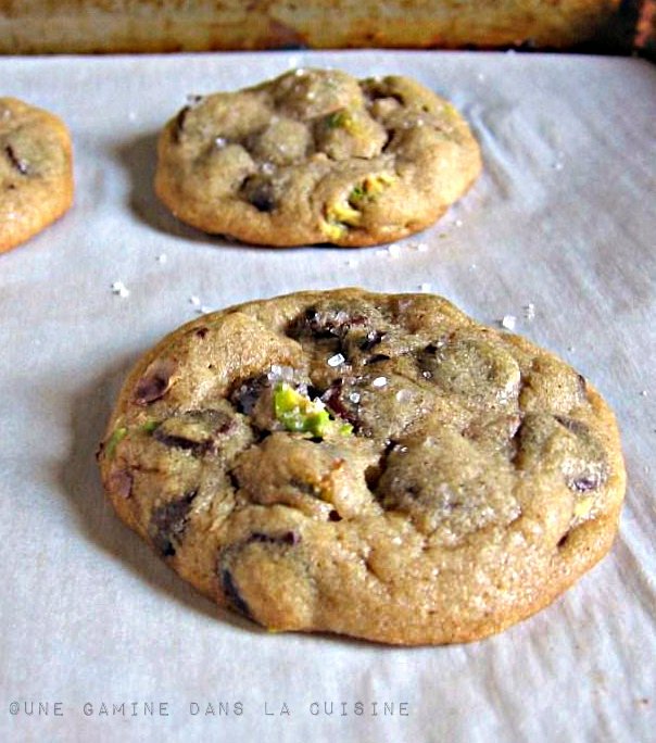 pistachio & orange chocolate chip cookies | une gamine dans la cuisine