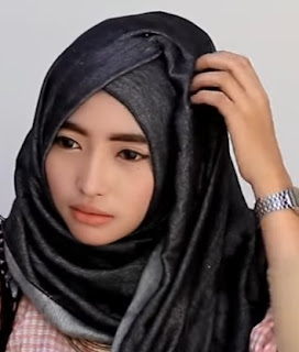 Model Hijab Pashmina Untuk Wajah Bulat Jadi Terlihat Tirus Lonjong Model Hijab Pashmina Untuk Wajah Bulat Jadi Terlihat Tirus Lonjong
