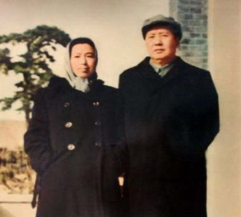 China's historical photos: Rare photo of Mao Zedong and Jiang Qing