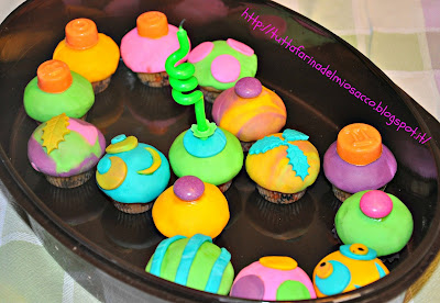 8-mini cupcakes & apple cupcakes