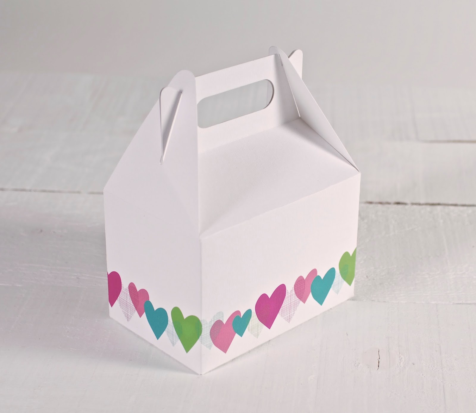 caja de picnic corazones, caja impresa con corazones, corazones de colores, ideas para san valentín, cajas de picnic impresas
