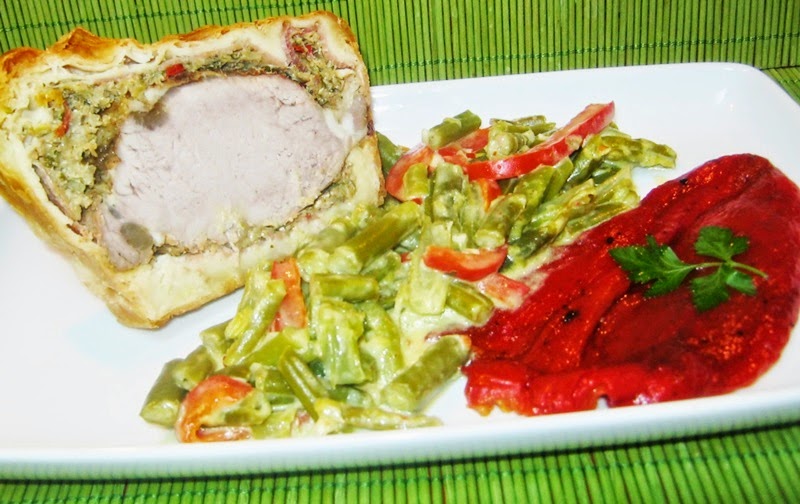 Friptura de vitel Wellington si fasole verde cu lapte de cocos si usturoi