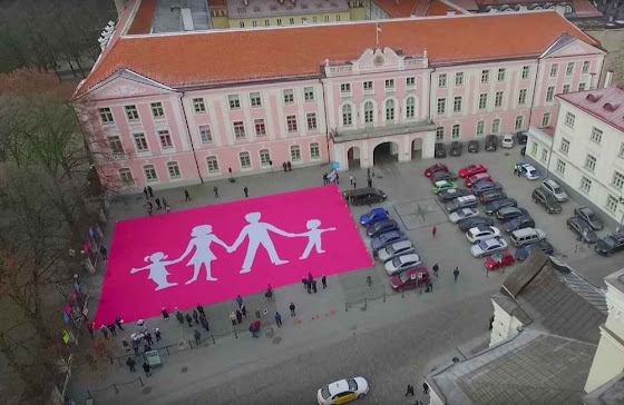 Estonianos enviam grande mensagem aos políticos: a família é a base da nossa nação