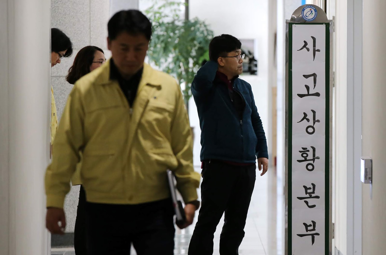 이미지에 대체텍스트 속성이 없습니다; 파일명은 origin_%25EA%25B5%2590%25EC%2582%25AC4%25EB%25AA%2585%25EC%258B%25A4%25EC%25A2%2585%25EB%25B6%2584%25EC%25A3%25BC%25ED%2595%259C%25EC%2582%25AC%25EA%25B3%25A0%25EC%2583%2581%25ED%2599%25A9%25EB%25B3%25B8%25EB%25B6%2580.jpg 입니다.
