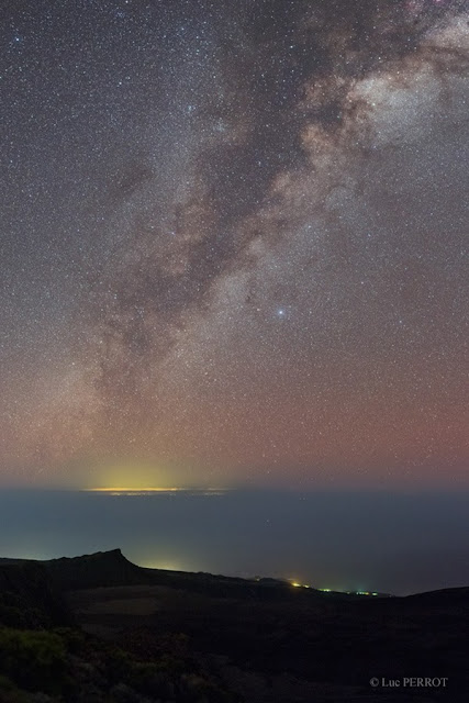 Je ne sais pas si cette île existe. Je sais seulement que le monde est grand, que personne ne possède rien, hormis ce qu'il a fait. Je sais que notre seule certitude est dans le ciel et non pas sur la terre, parce que le ciel que nous voyons, avec le soleil et les étoiles, est celui que nos enfants verront. Que pour le ciel nous sommes à la fois des vieillards et des enfants. J.-M. G. Le Clézio