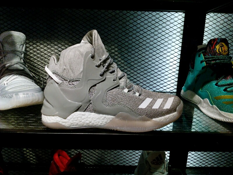 adidas store trinoma