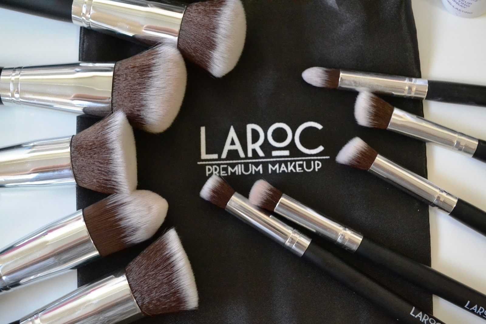 LaRoc 10 Piece Kabuki Makeup Brush Set