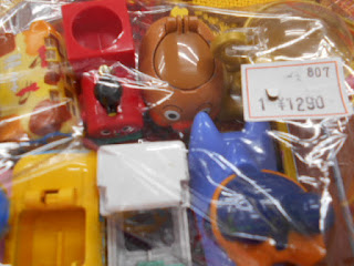 中古品のアンパンマンミニカーセット1290円は傷はありますが１０台入ってますお得