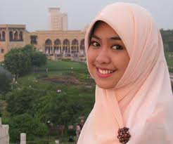 Istri Cantik Cara Memperlakukan Istri Menurut Agama