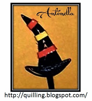 Looking for that quilled witches hat? Check out these instructions to make this quick and easy quilled witches hat by Antonella at www.quilling.blogspot.com #quilling #filigrana #free #witch #Halloween