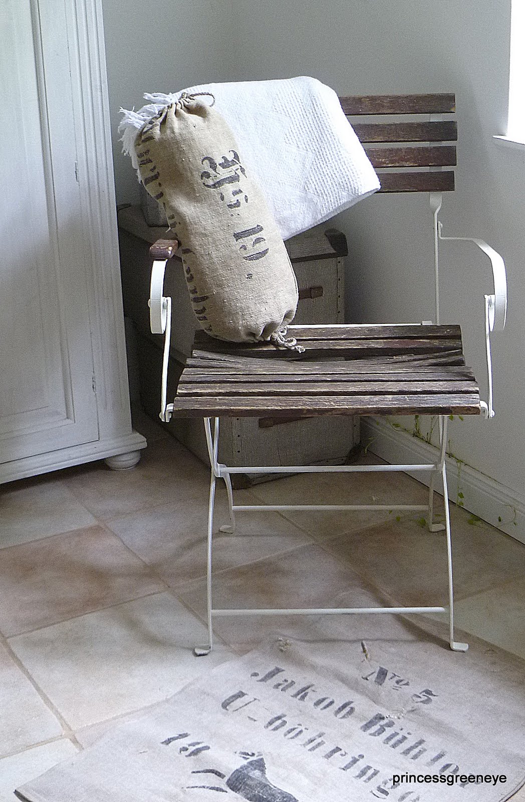 princessgreeneye: Im Schlafzimmer........