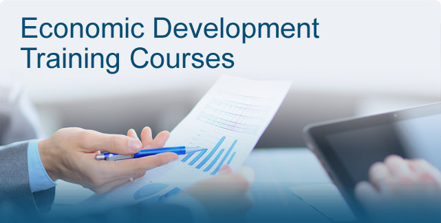 Online economics courses for credit image
