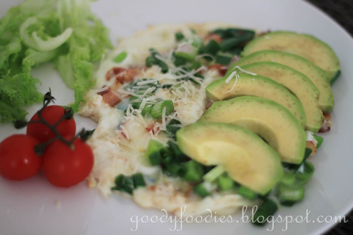 GoodyFoodies Recipe Egg white omelette with bacon and sliced avocado