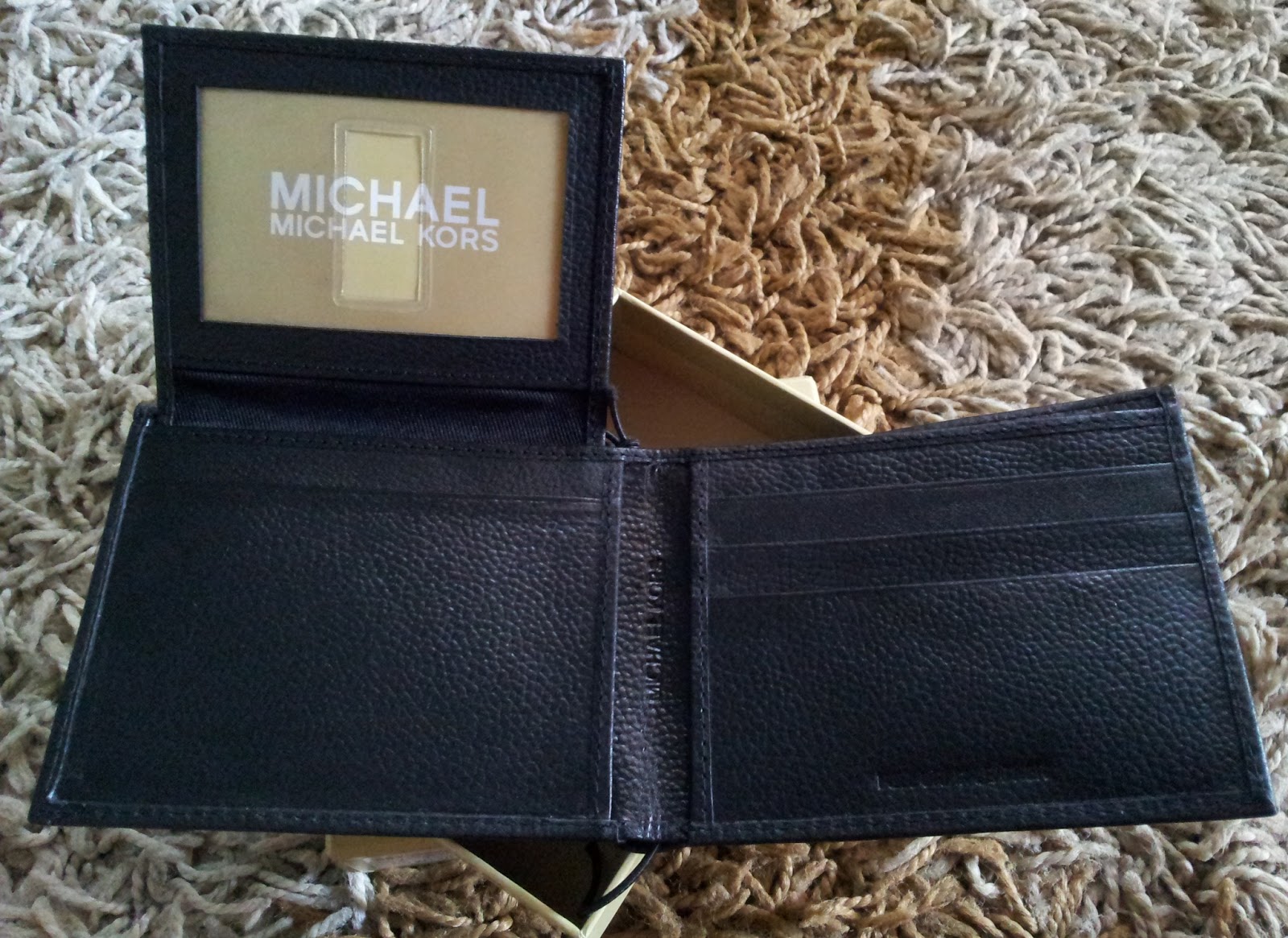 PrettyTreasure2u: Michael Kors Mens Leather Passcase Wallet Black