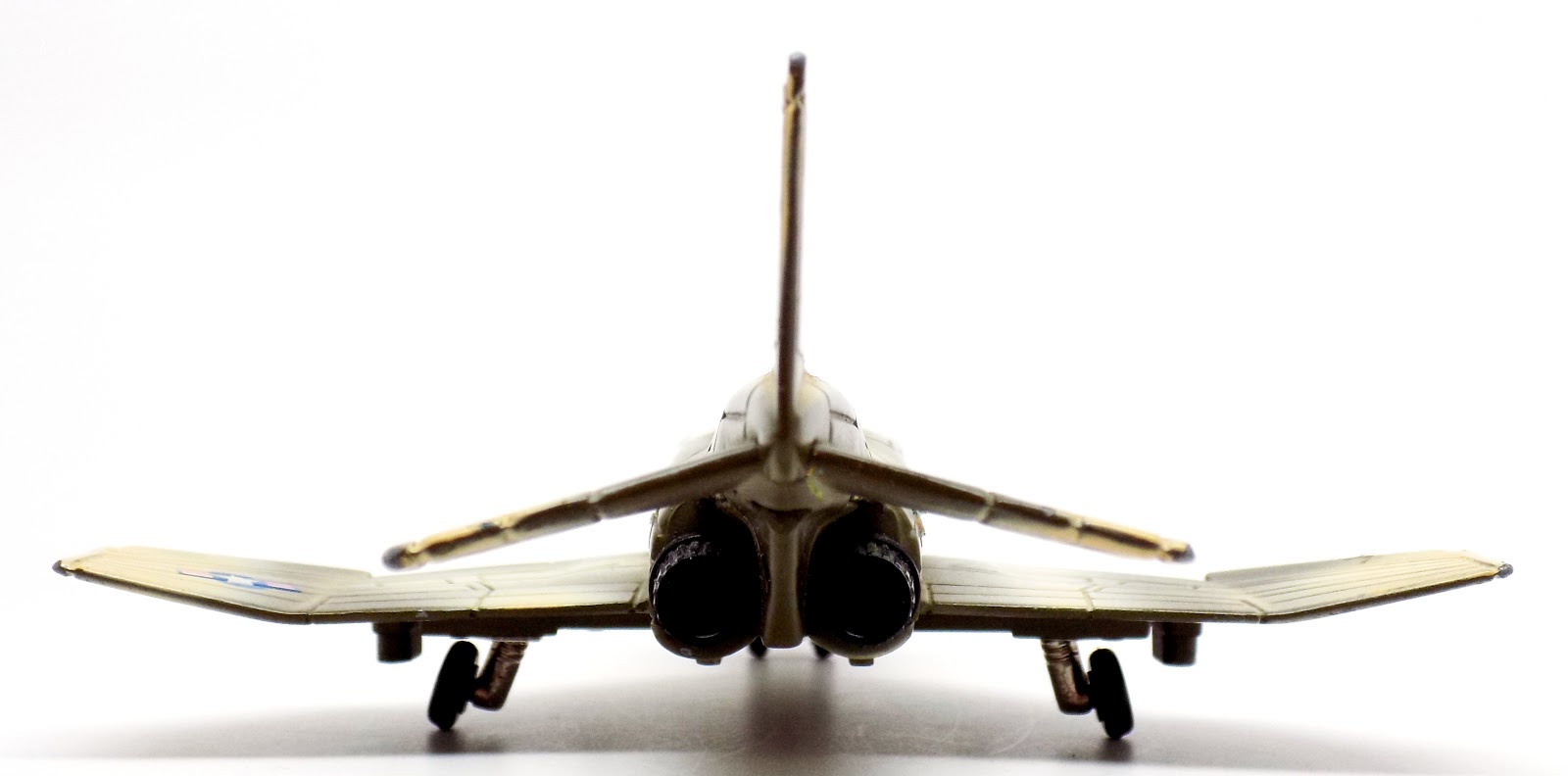 ERTL FORCE ONE DIECAST MCDONNELL DOUGLAS F4 PHANTOM Article Mon 15