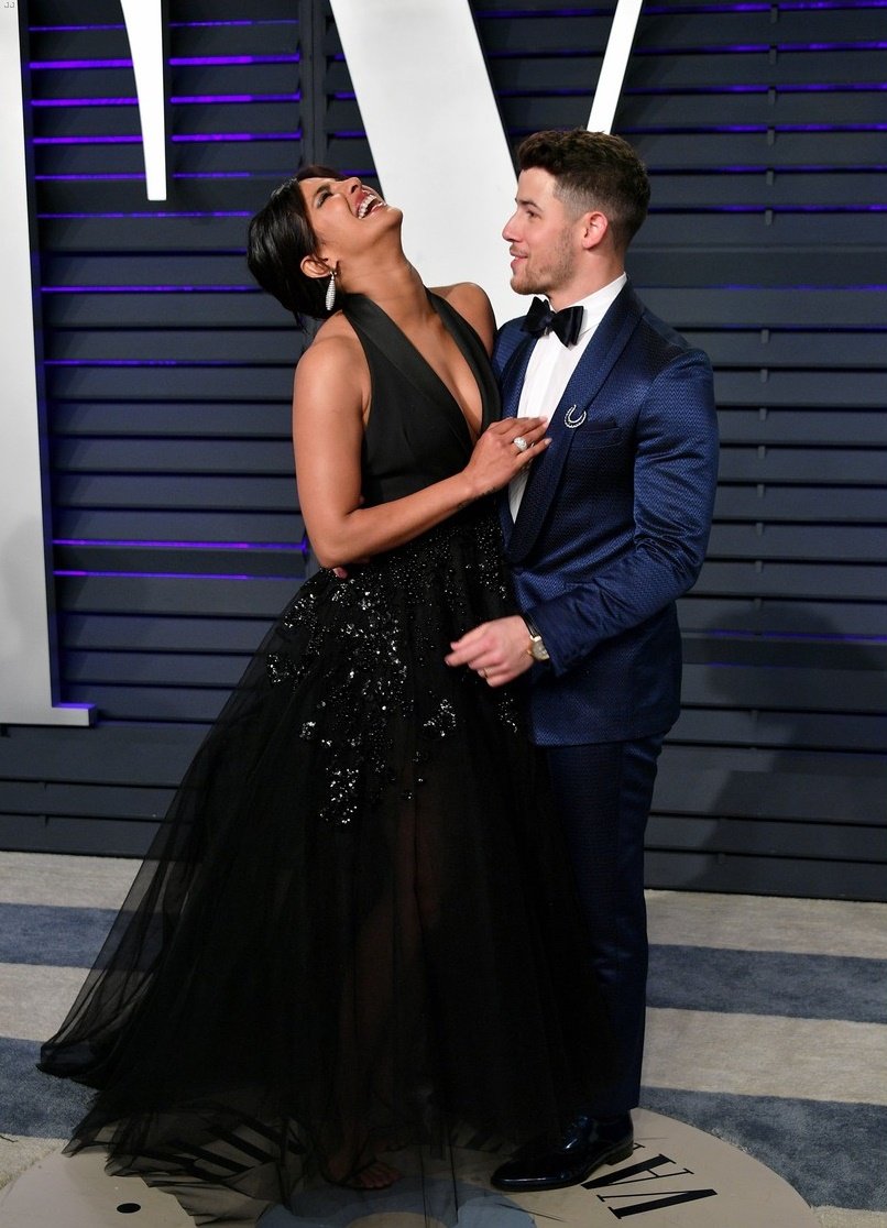 Nick and Priyanka bring PDA to the 2019 Vanity Fair Oscars Party