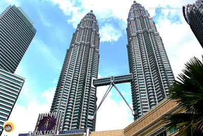 Petronas Twin Towers view from KLCC Park, Suriya Mall. Best places to visit in Kuala Lumpur in two days, NBAM blog