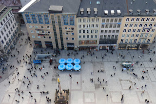 Parte de la Marienplatz desde la torre del Neues Rathaus. Parte de la Marienplatz desde la torre del Neues Rathaus.