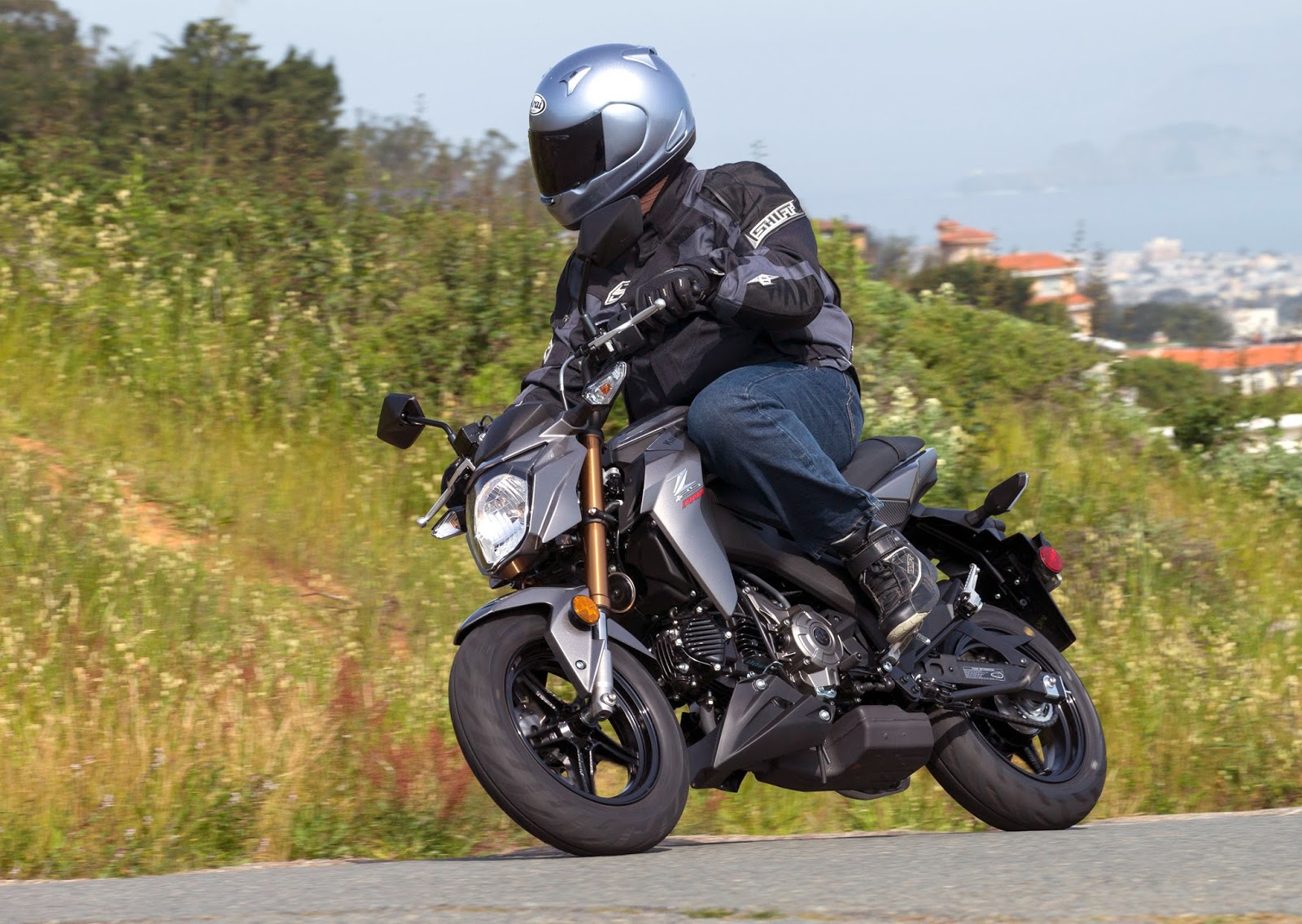 Honda Grom 125 с человеком