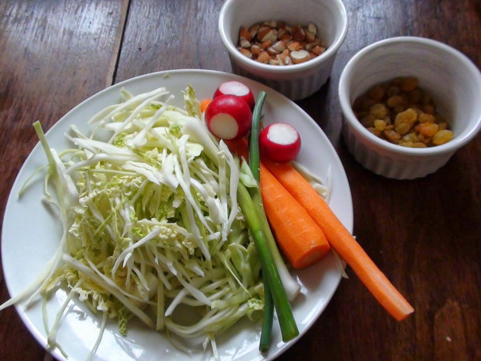 zsuzsa is in the kitchen CRUNCHY NUT COLESLAW