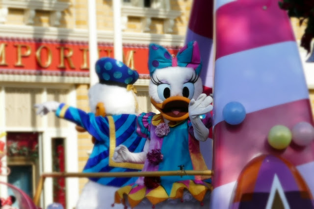 Festival of Fantasy parade Daisy Duck