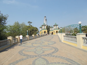 Way to "Gold Reef Amusement Park" from the Casino and Hotel complex.