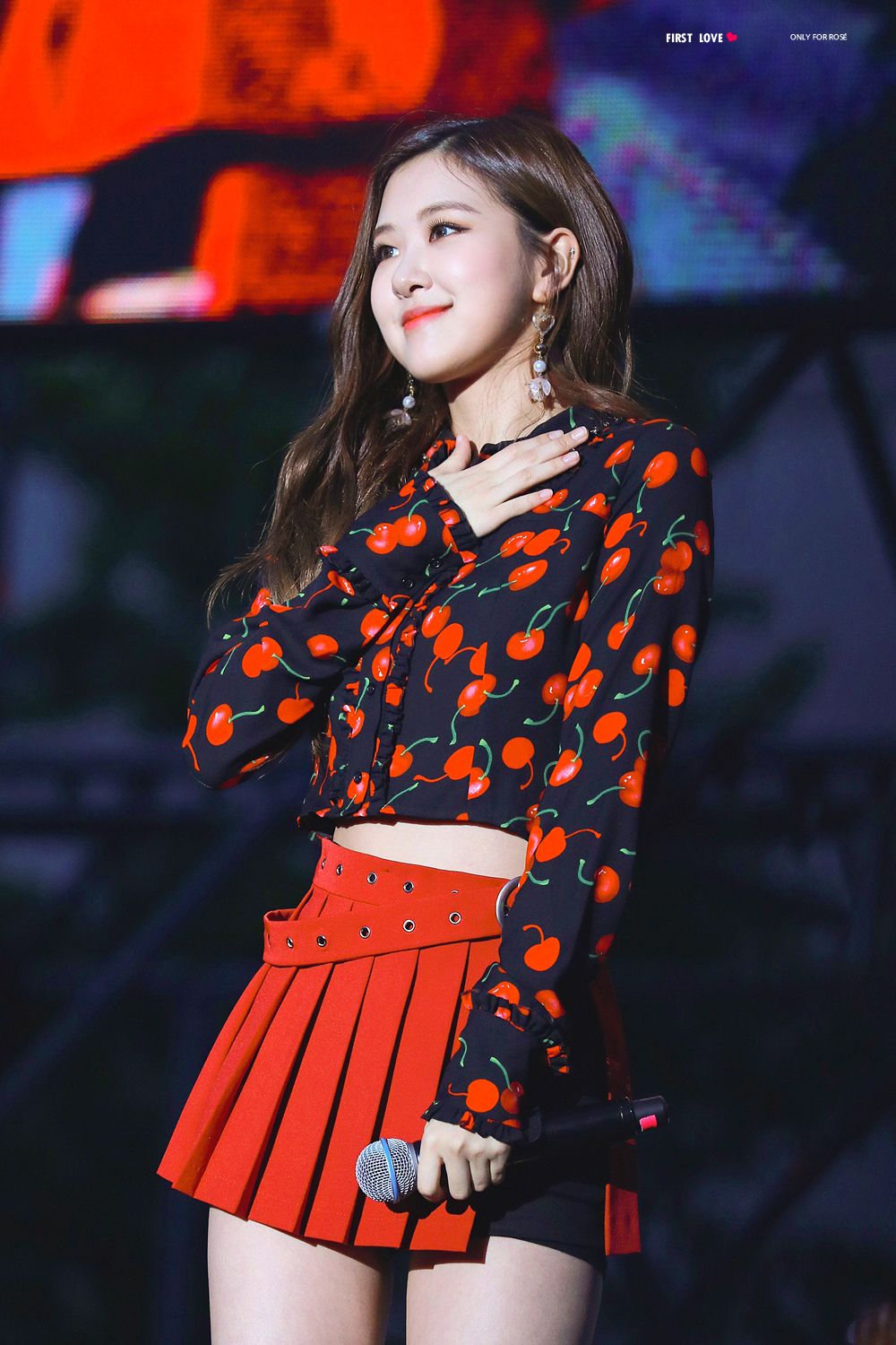 BLACKPINK Rose's outfit can make fan's mind blown - Sexy K-pop