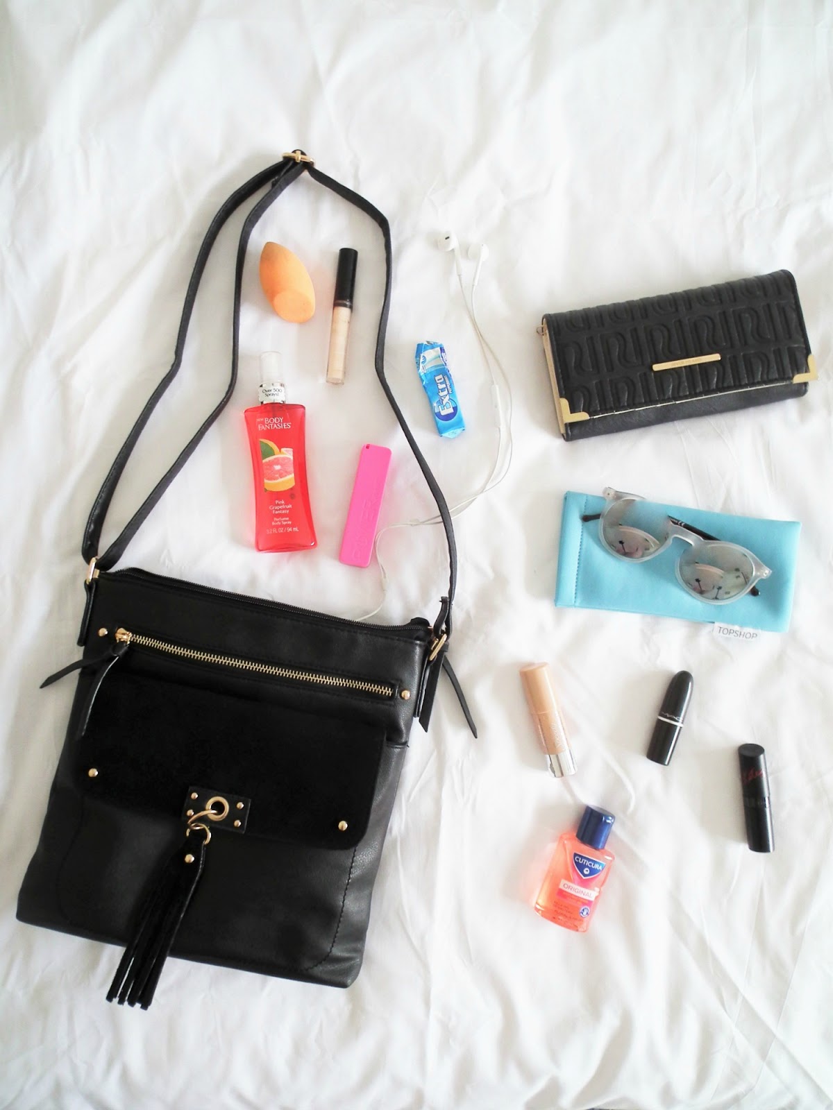 What's In My Bag Spring/Summer Edition Lauren Victoria Beauty
