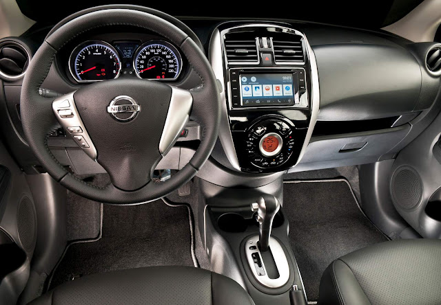 Nissan Versa 2017 CVT Automático - interior