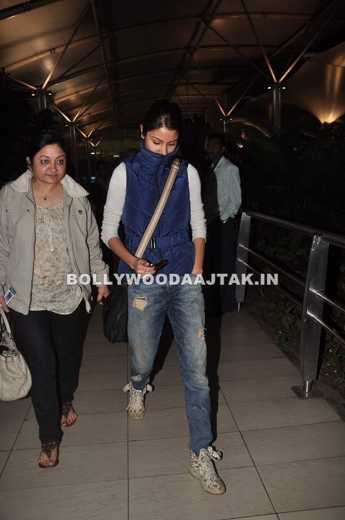 Anushka Sharma1 - Anushka Sharma Snapped at Airport