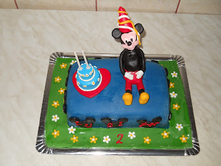 Tort Mickey Mouse la petrecere
