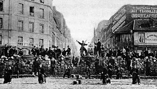 Paris Komünü döneminde kurulan bir barikat, 1871