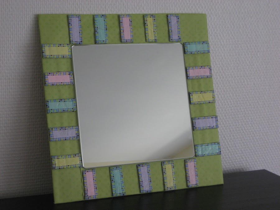 Marco hecho con caja de cartón