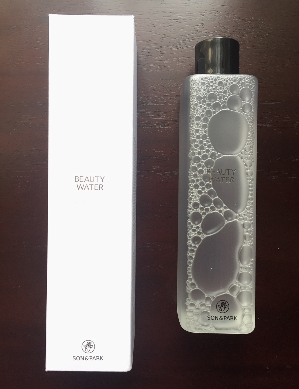 Son & Park Beauty Water za nežno čišćenje i blagi piling kože Moja dva dinara