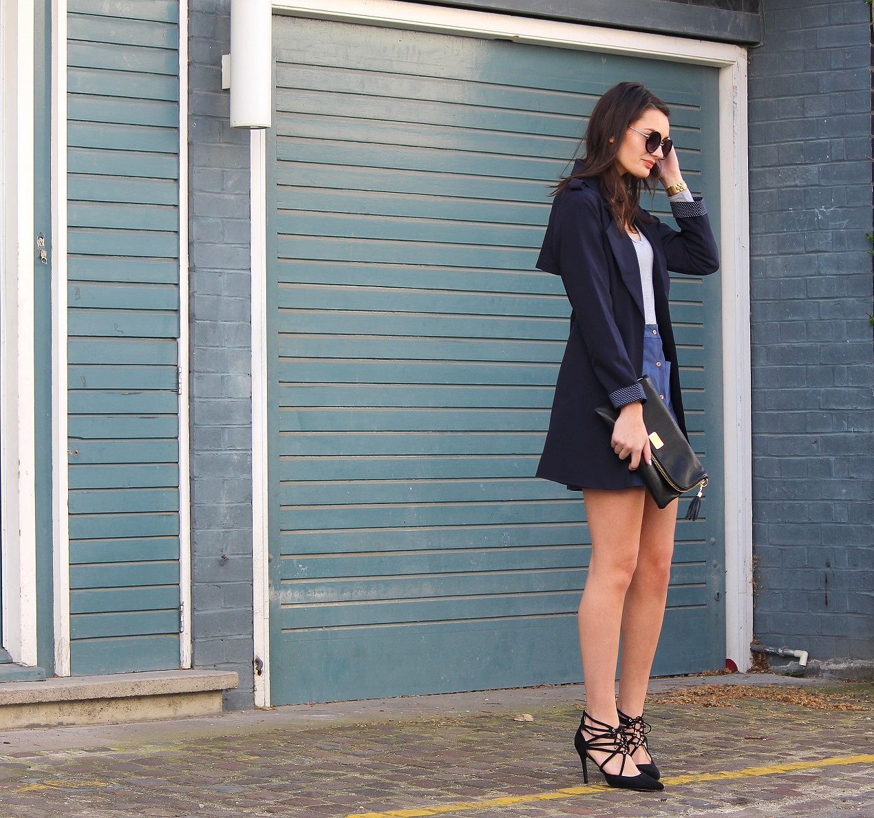 peexo fashion blogger wearing trench coat and a-line button down skirt 70's and lace up heels