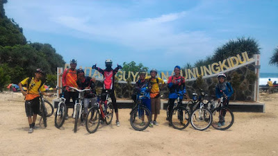 Gowes Bareng ke Pantai Ngobaran Kewer-kewer jogjga gowes