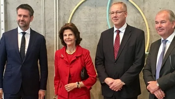 Queen Silvia visited Nordic Embassies in Berlin. Queen Silvia recived Theodor Wanner Prize for Sociedade Beneficente Alemã