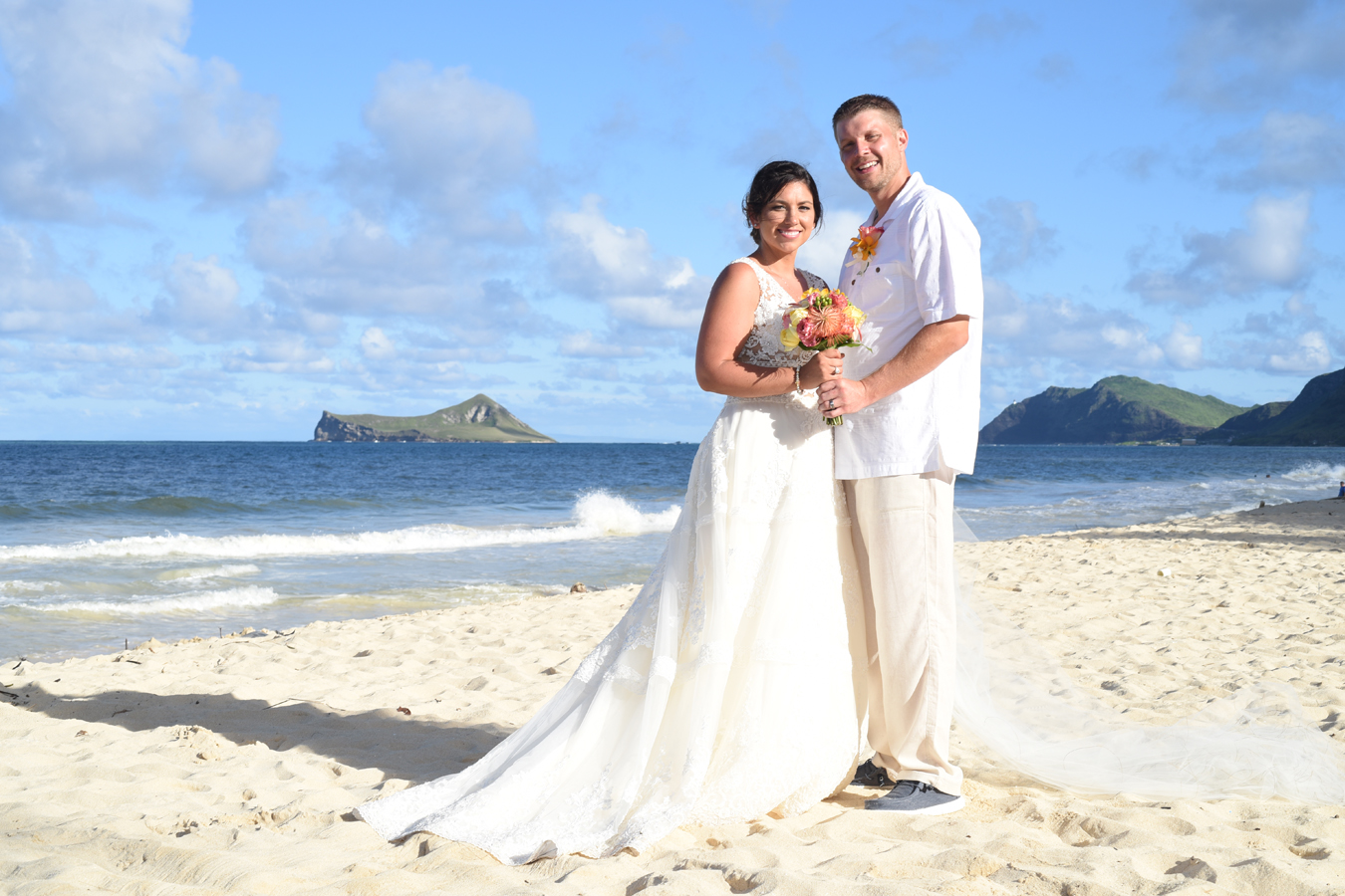 Hawaii Wedding Photos: Scott & Natalie’s Waimanalo Wedding Hawaii Wedding Photos: Scott & Natalie’s Waimanalo Wedding