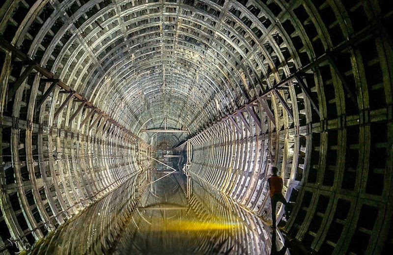 19. Abandoned Subway Tunnel, Kiev, Ukraine - 31 Haunting Images Of Abandoned Places That Will Give You Goose Bumps
