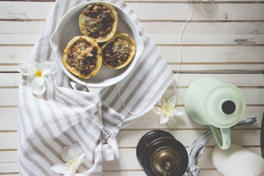 Patatas asadas, rellenas de carne
